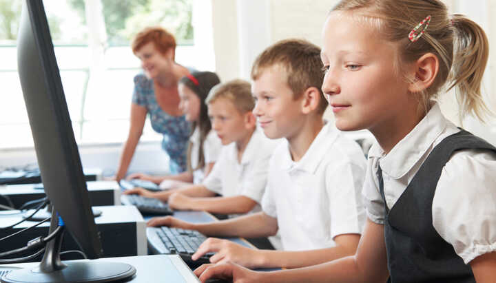 What are the Key Advantages of ICT in Education?